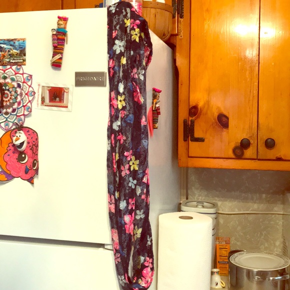 Scarf - Picture 1 of 1